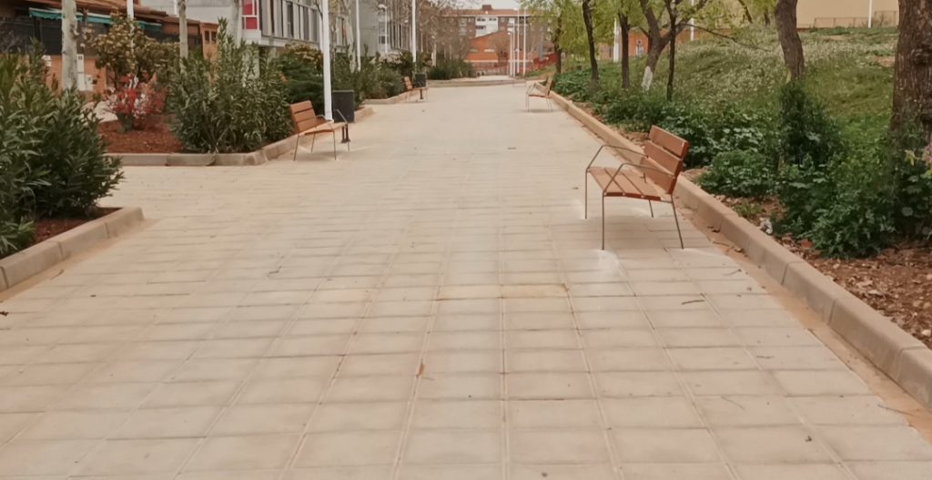 mobiliario urbano sostenible en entornos residenciales