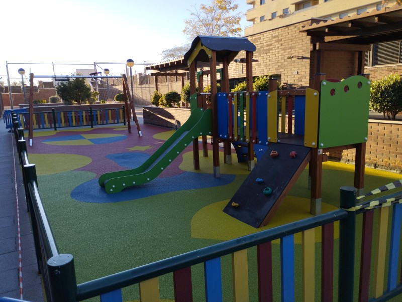 Renovación zona infantil comunitaria